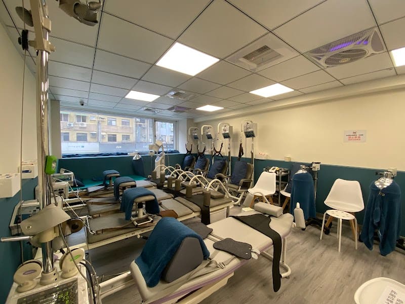 冠新復健科診所 (需網路預約，現場僅接受少量初診掛號) - Star Rehab Clinic